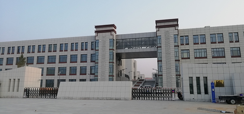鄂爾多斯市蒙古族學(xué)校電教室電腦桌，安裝升降屏風(fēng)桌