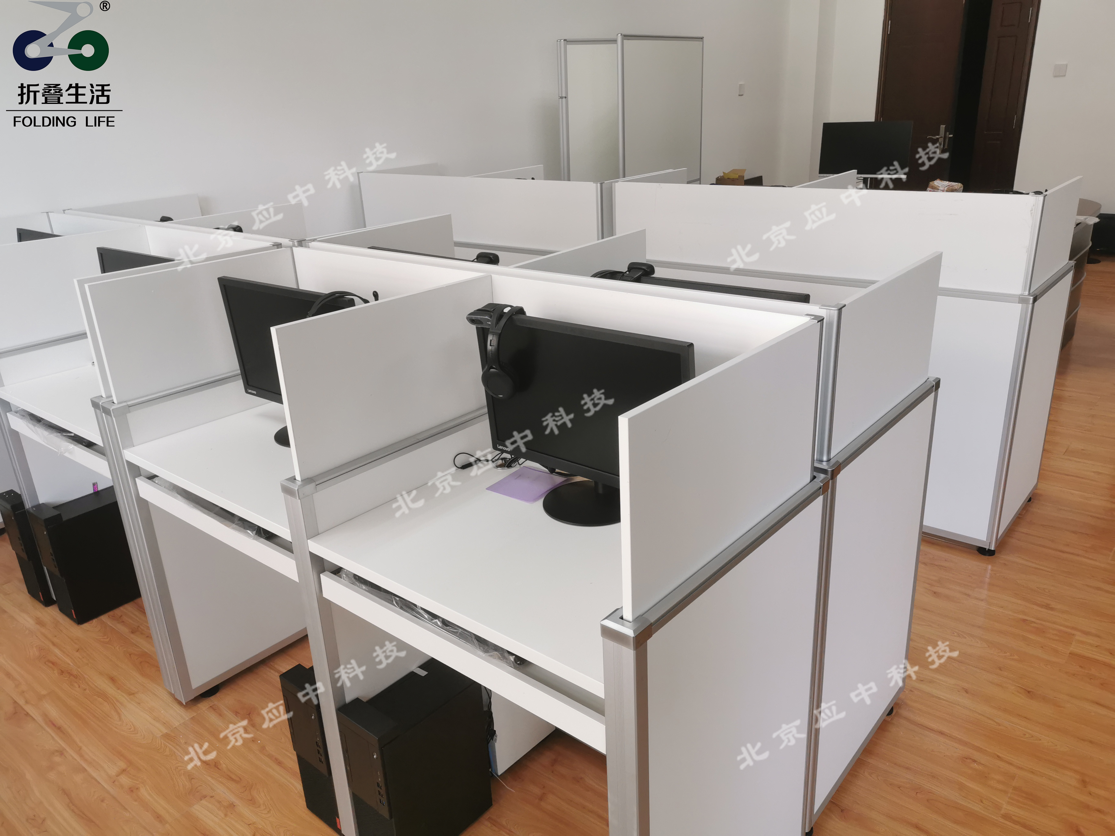 升降屏風桌是現(xiàn)代教學的重要組成部分
