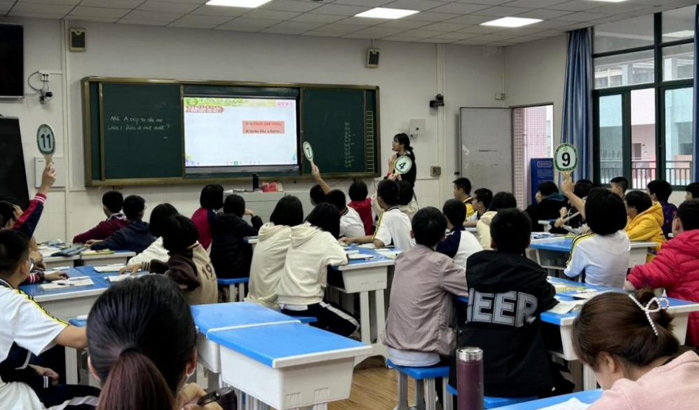 遼寧電視臺(tái)報(bào)道，AI教師進(jìn)課堂，傳統(tǒng)教學(xué)換新方